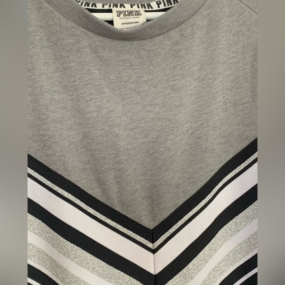 PINK SMALL White Gray and Black Sweater Great Condition​ - Picture 6 of 8